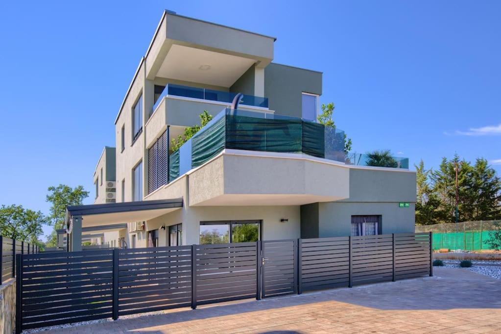 Apartment Sunrise Fuer 6 Personen In Pula-Stinjan מראה חיצוני תמונה