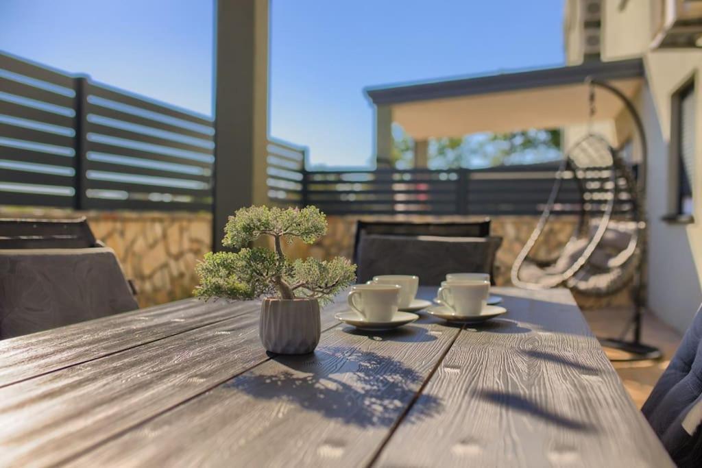 Apartment Sunrise Fuer 6 Personen In Pula-Stinjan מראה חיצוני תמונה
