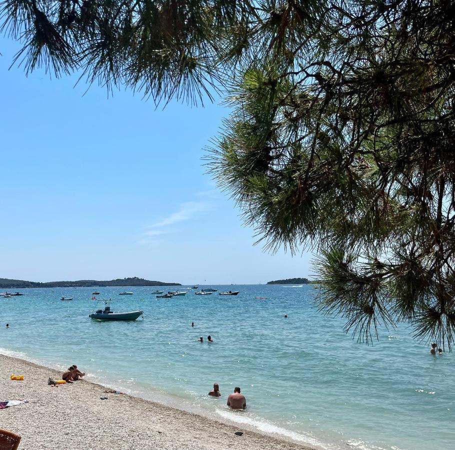 Apartment Sunrise Fuer 6 Personen In Pula-Stinjan מראה חיצוני תמונה