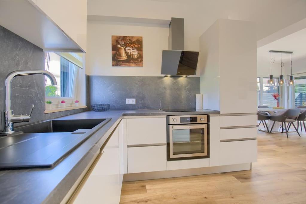 Apartment Sunrise Fuer 6 Personen In Pula-Stinjan מראה חיצוני תמונה